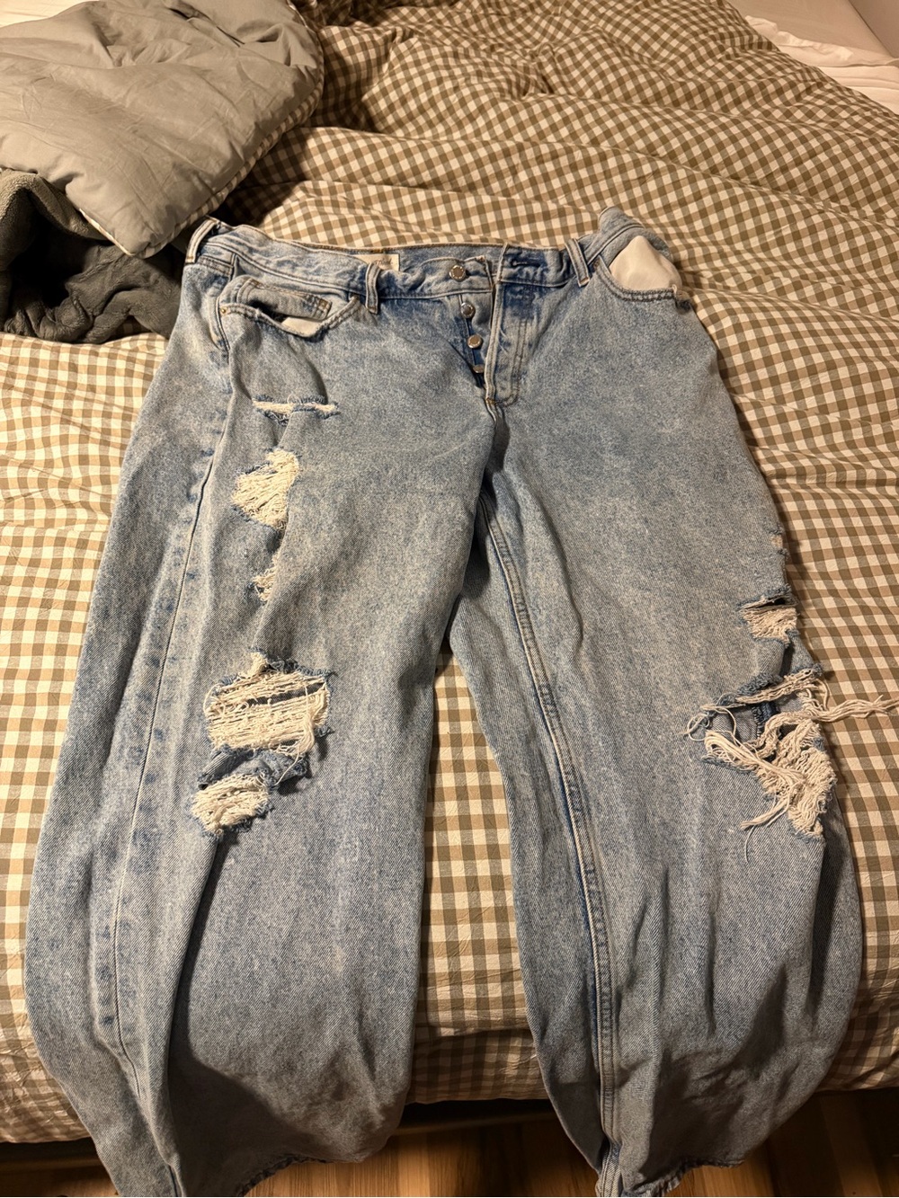 Universal Thread Light Blue Distressed Straight-Leg Jeans